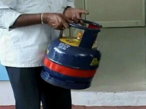 Small LPG Cylinder: छोटे एलपीजी सिलिंडर उपयोगकर्ताओं के लिए नया नियम, नहीं होगी गैस की किल्लत 1 5kgcylinder 1607931132
