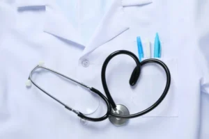 UP Health: यूपी में 142 ब्लॉक पब्लिक हेल्थ यूनिट स्थापित, मिलेगी ये ख़ास सुविधाएं 2 depositphotos 665469090 stock photo stethoscope medical gown ballpoint pens